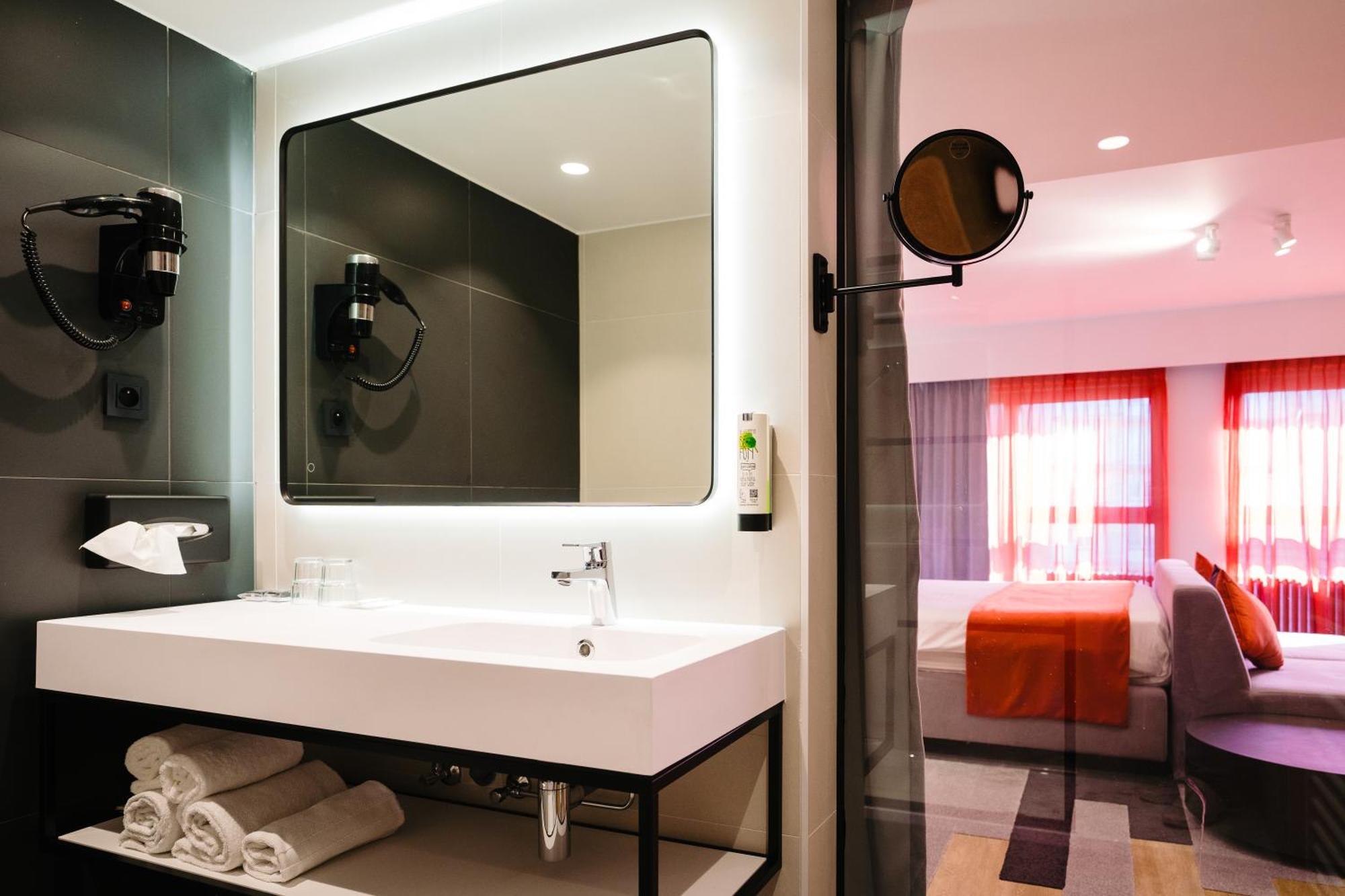Ostend Hotel Bagian luar foto